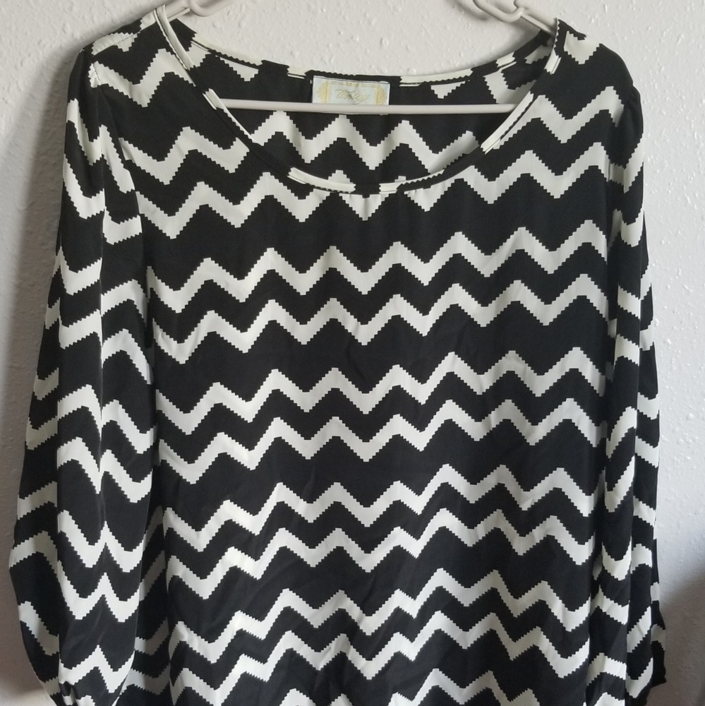 Mid-arm blouse